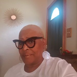 Meet your Posher, Linda